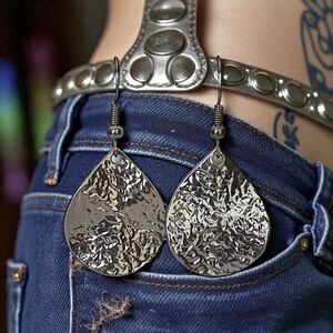 5 For $25💫Textured Pewter Teardrop Dangles Earrings